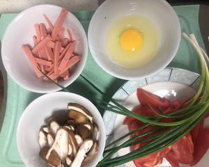 番茄鸡蛋蘑菇汤的做法 步骤1