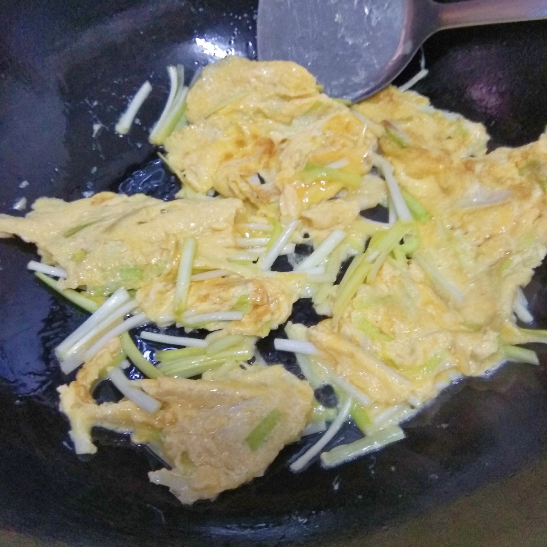 【超简单】韭黄炒鸡蛋的做法 步骤6