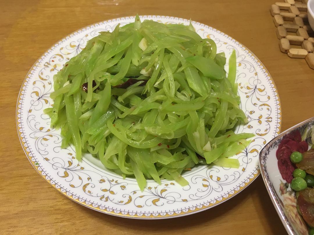 清炒莴笋丝