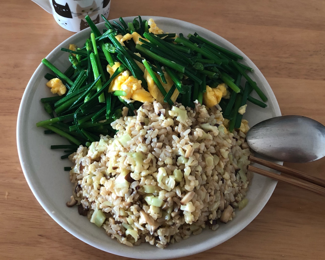 减脂低卡主食：花菜香菇炒糙米