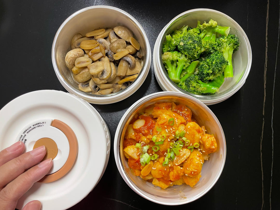 番茄鱼巴沙鱼（也可以用番茄龙利鱼），番茄酱汁超浓郁，营养又下饭！
