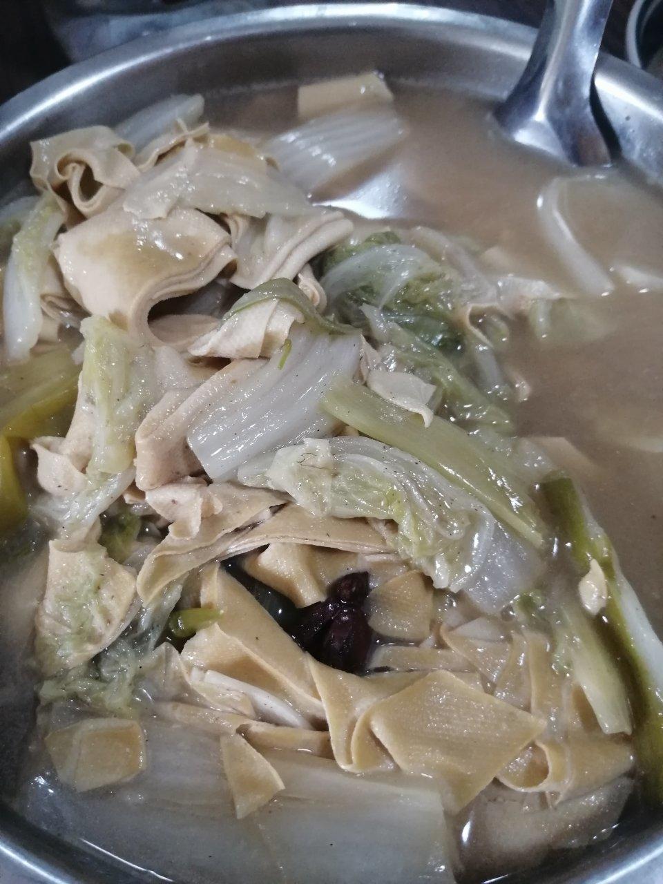 兔子晨曦做的干豆腐炖白菜