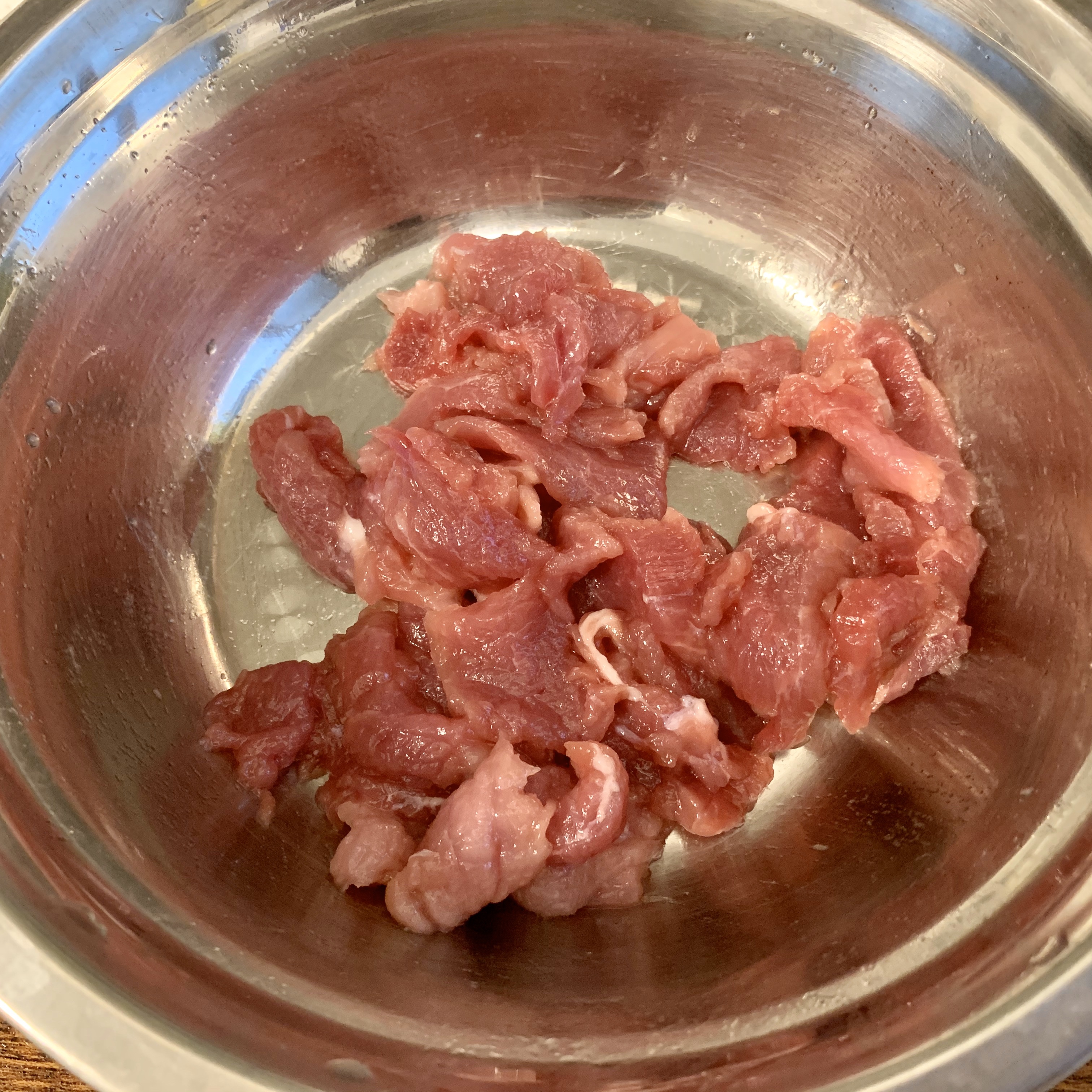 粤式·瑶柱蚝䜴瘦肉煲仔粥的做法 步骤2