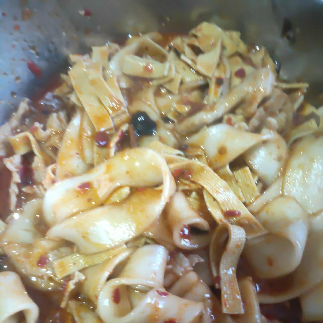 厨师长教你：“水煮肉片”的正宗做法，这味道真的很四川