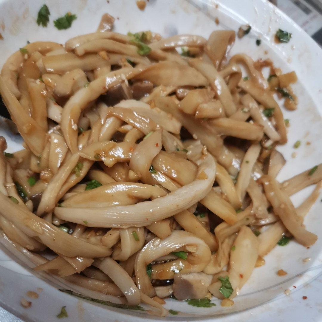比肉还好吃的【手撕凉拌杏鲍菇】，上桌扫光光
