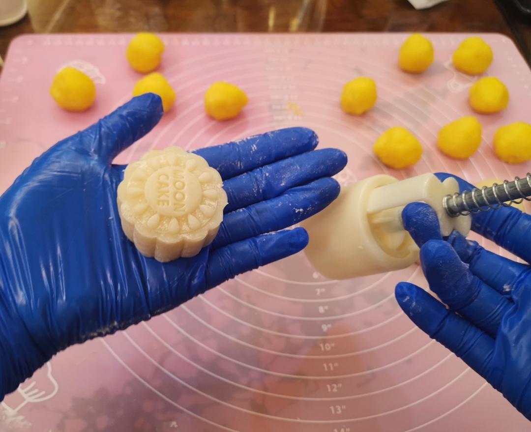 好吃到哭的冰皮月饼（细腻绿豆沙/榴莲）