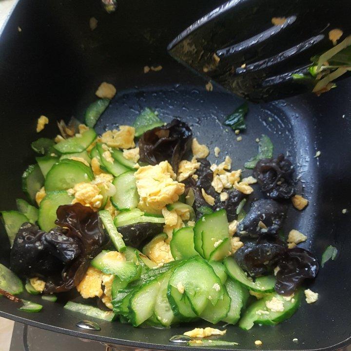 黄瓜木耳炒鸡蛋