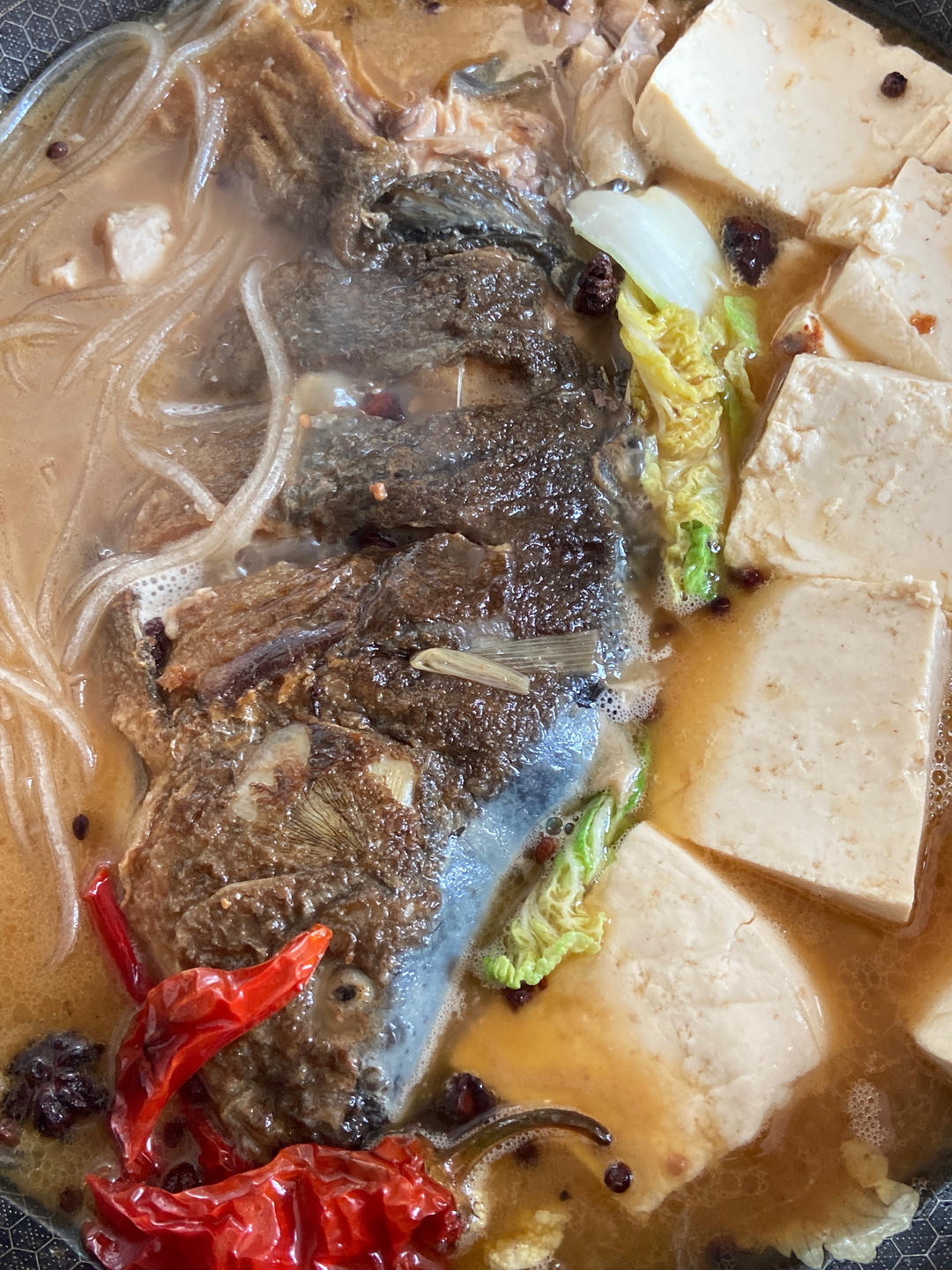 得莫利炖鱼《春江开 炖一条家乡味的开江鱼》