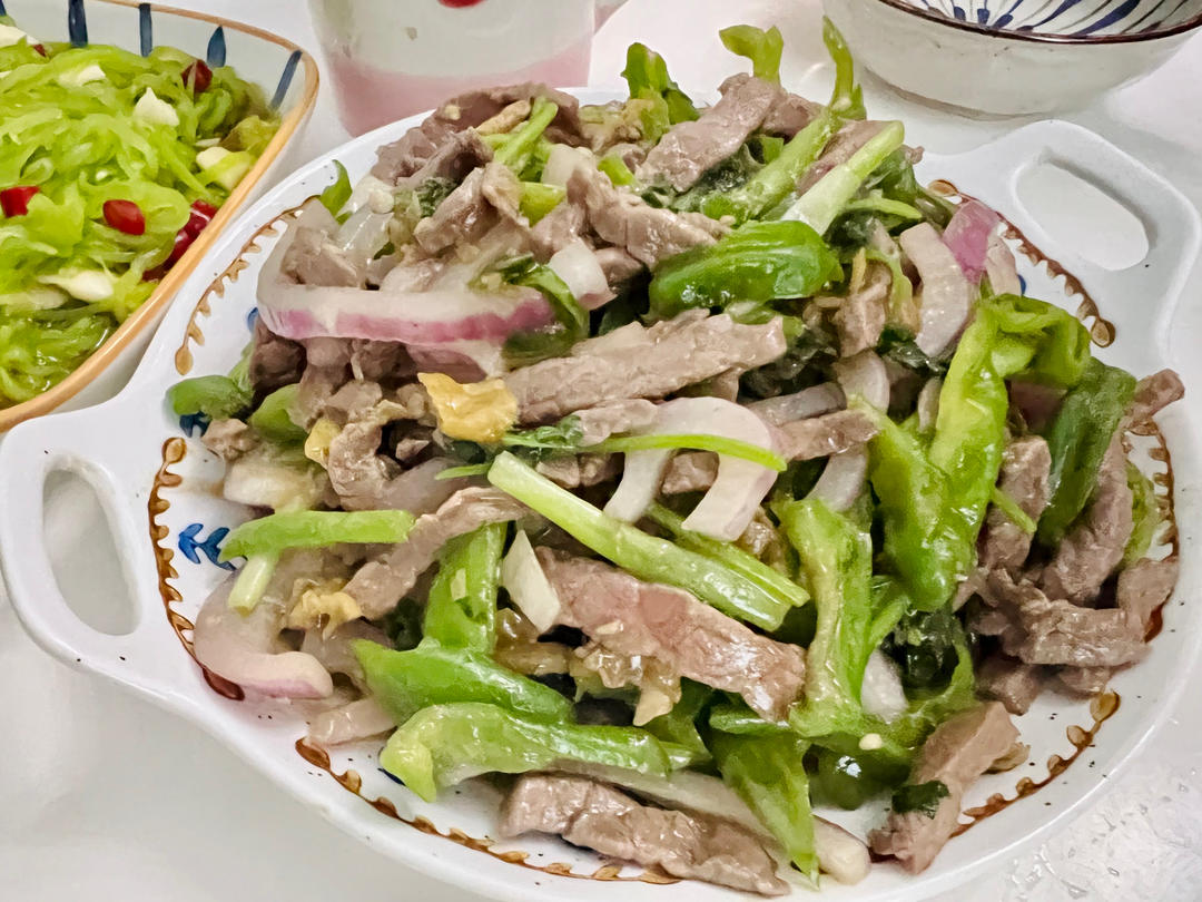 厨师长教你：“青椒牛肉丝”的家常做法，家乡的味道，先收藏了
