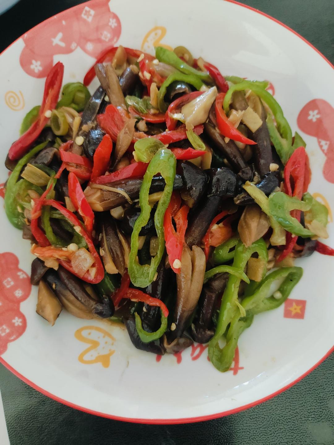 清炒黑皮鸡枞菇