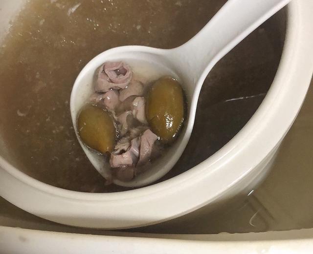 清热润肺的小肠瘦肉青橄榄汤的做法