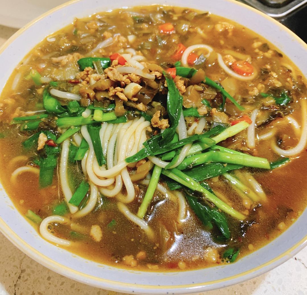 一人吃掉一大锅的小锅米线