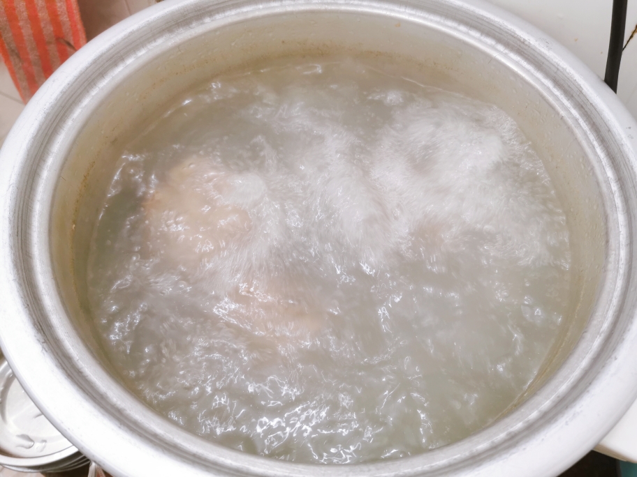 瘦肉海鲜菇汤的做法 步骤1