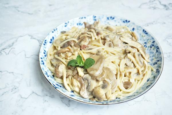 奶油鸡肉蘑菇意大利面 Cream of Mushroom Chicken Pasta