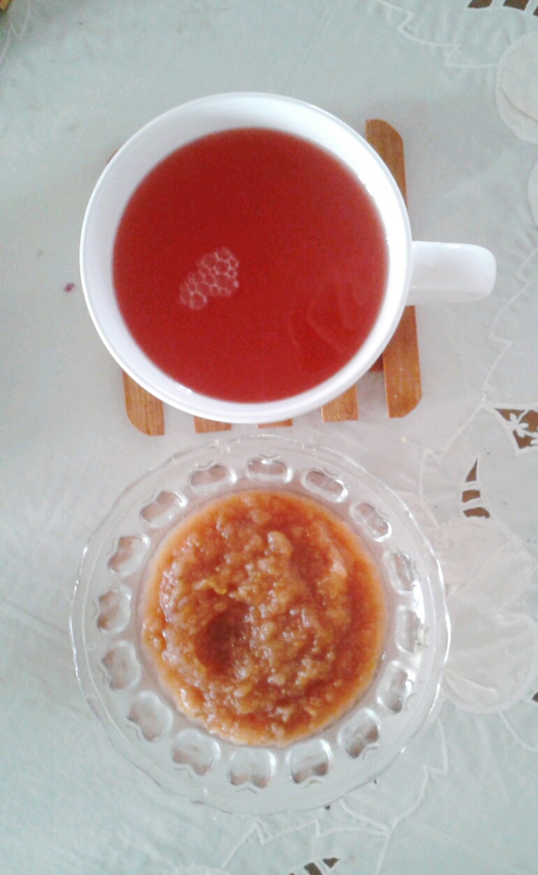 小桢学做饭做的山楂水