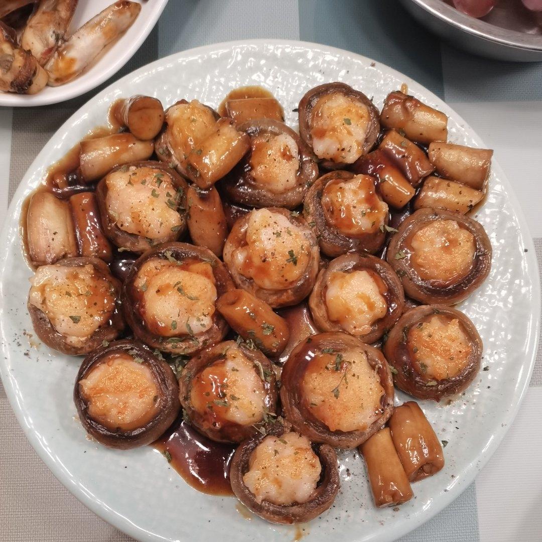 一口爆汁的虾滑酿口蘑