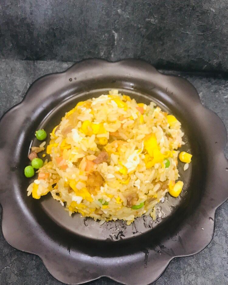 厨师长教你：“酱油炒饭”的家常做法，里面满满的小技巧，很受用