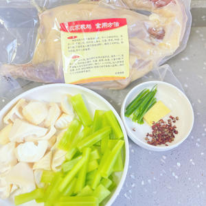 竹笋莴苣咸鸡煲的做法 步骤1