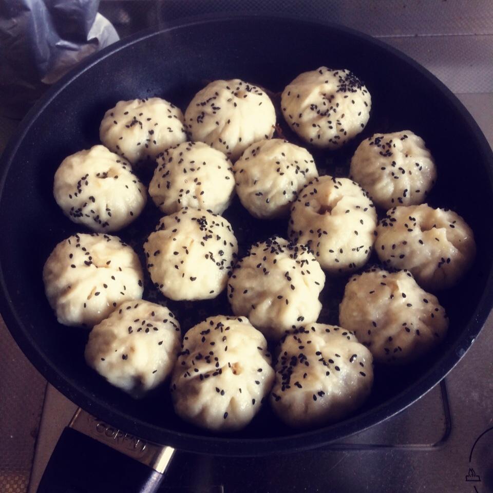 咸蛋黄鲜肉生煎包
