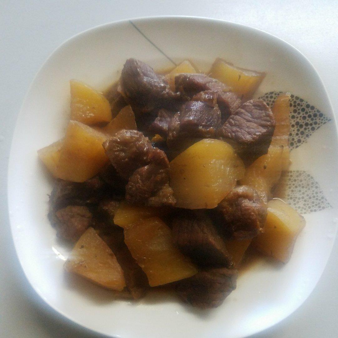 牛肉炖萝卜