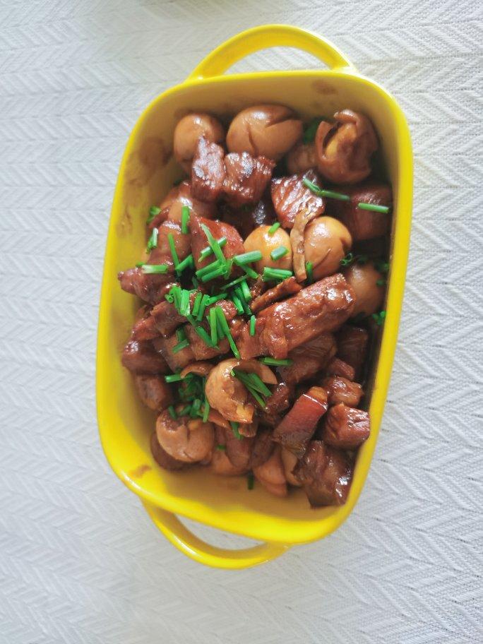 加了鹌鹑蛋后，这盘红烧肉，美味的逆天啦——鹌鹑蛋烧肉（孔瑶食谱）