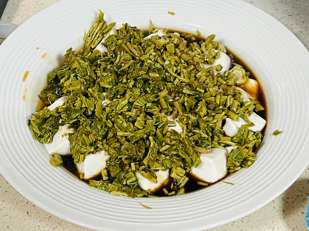 香椿芽拌嫩豆腐