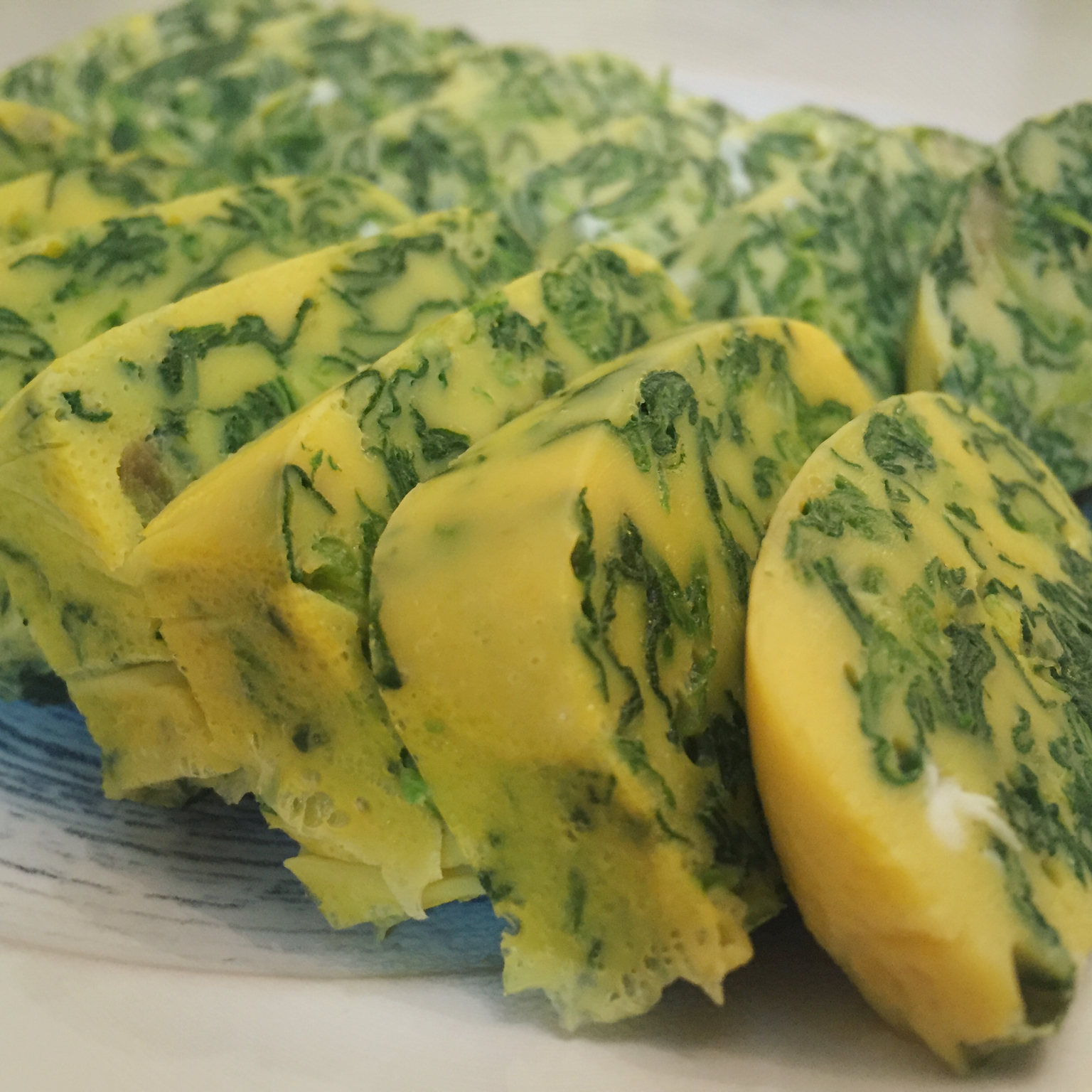 蘸汁菠菜鸡蛋糕——春季养生多吃菠菜