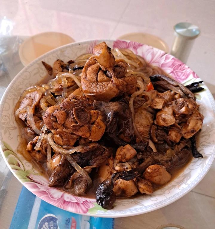 小鸡炖蘑菇