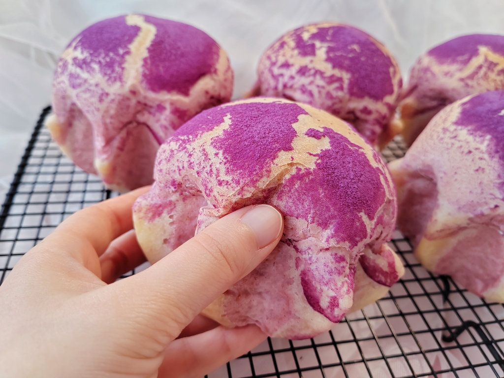 炼乳酱香芋紫薯面包