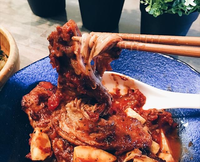 红酒慢炖猪脸肉配红薯 Wine-Braised Pork Cheek with Sweet Potato的做法