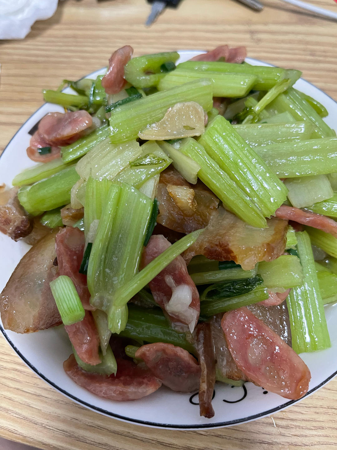 西芹炒腊肠（热菜）
