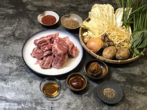 韩国辣猪骨土豆汤 Gamjatang的做法 步骤1