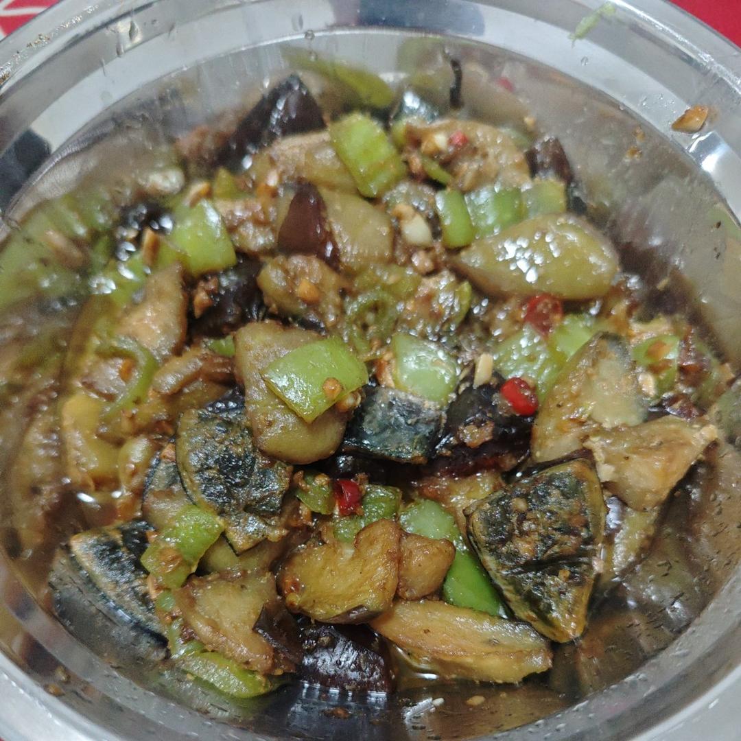 超级下饭的青椒炒皮蛋