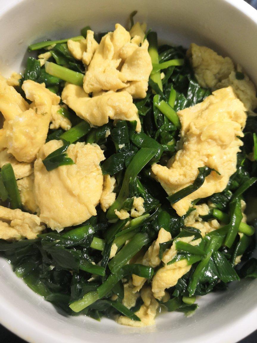 简易版韭菜炒鸡蛋（鸡蛋味道非常鲜嫩）