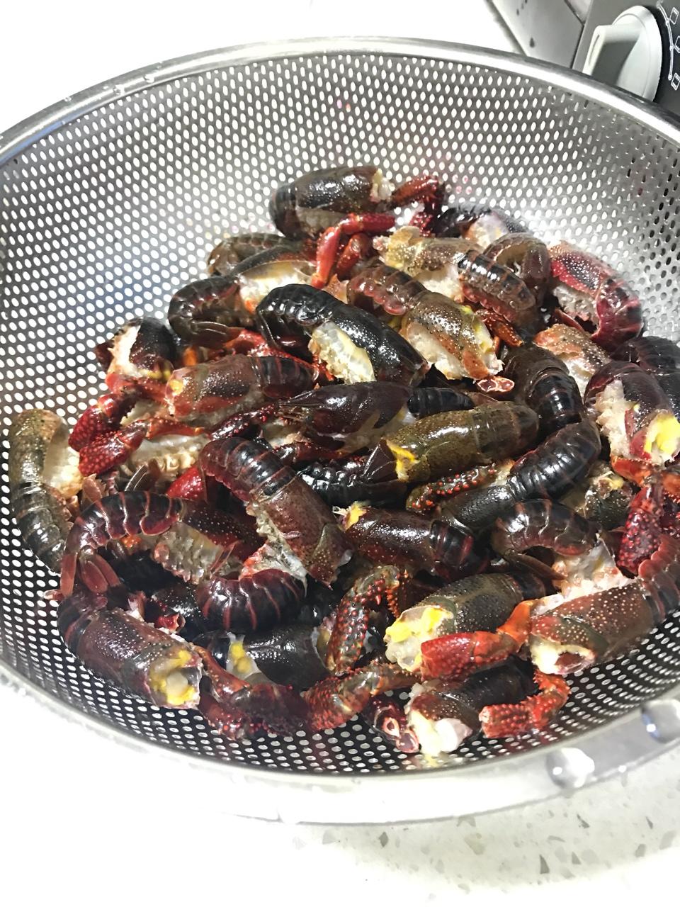 详解如何清理以及辨别小龙虾