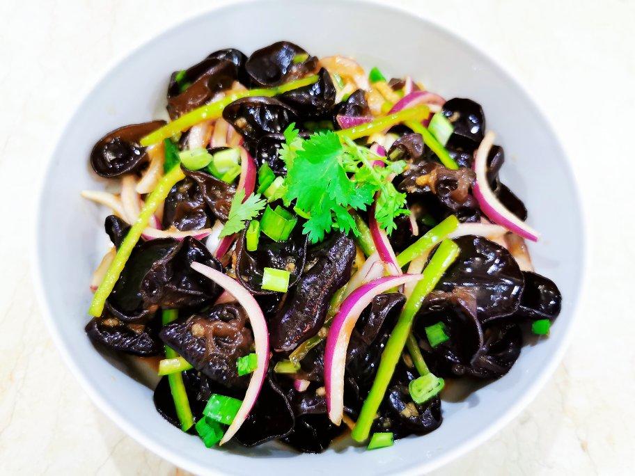 lucy梦游仙境做的凉拌木耳