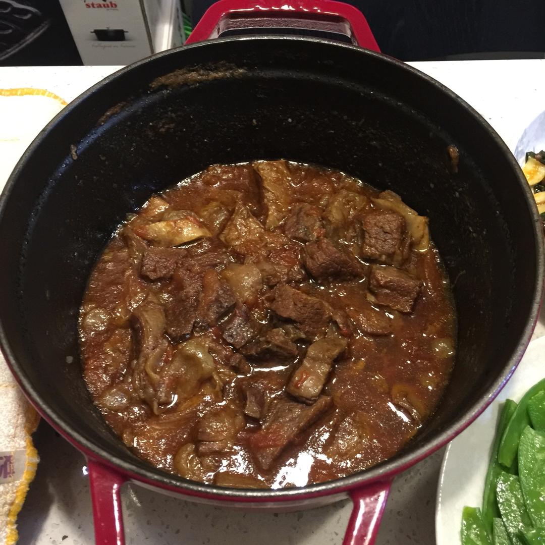 番茄红酒炖牛肉（铸铁锅版）