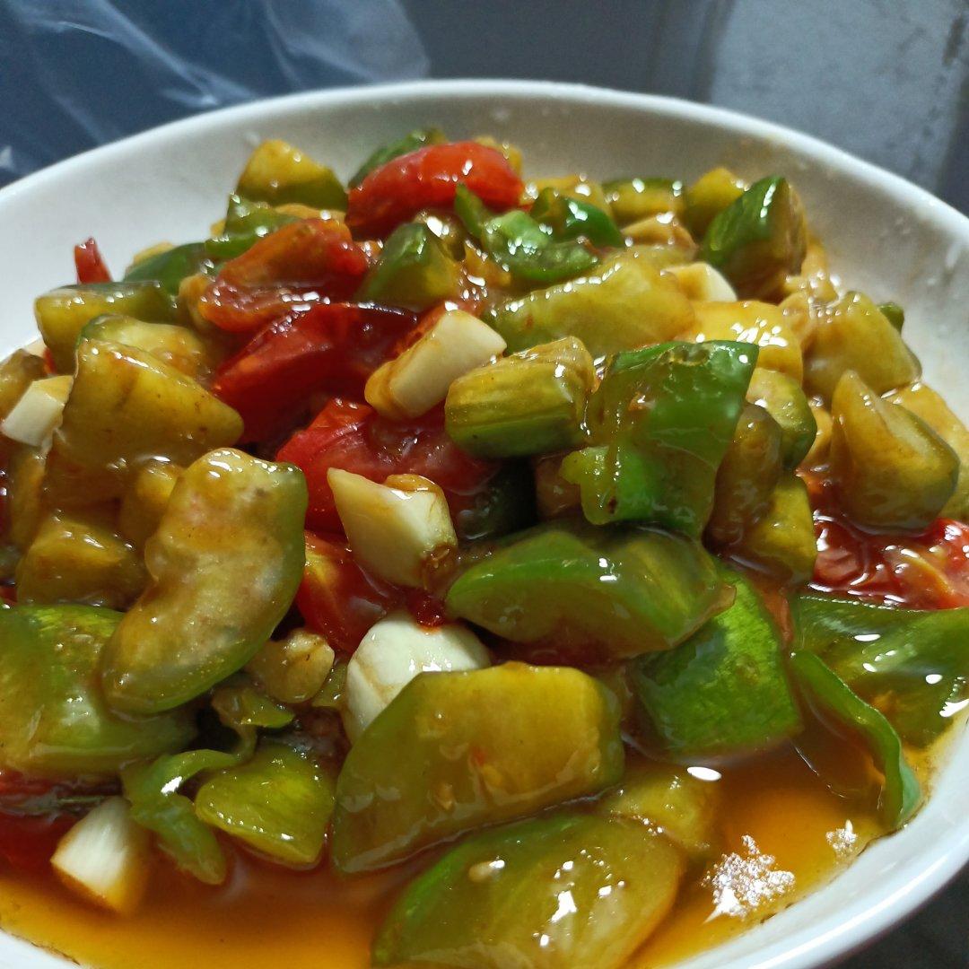红烧茄子（佐西红柿尖椒）
