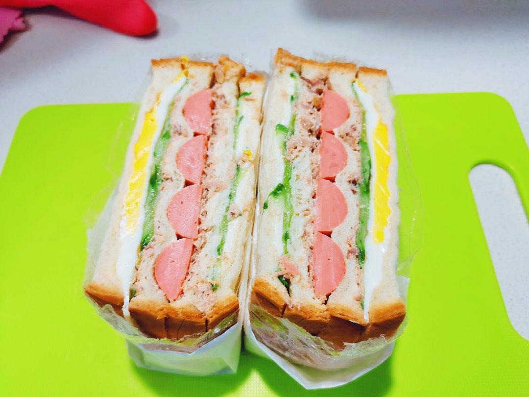 金枪鱼三明治