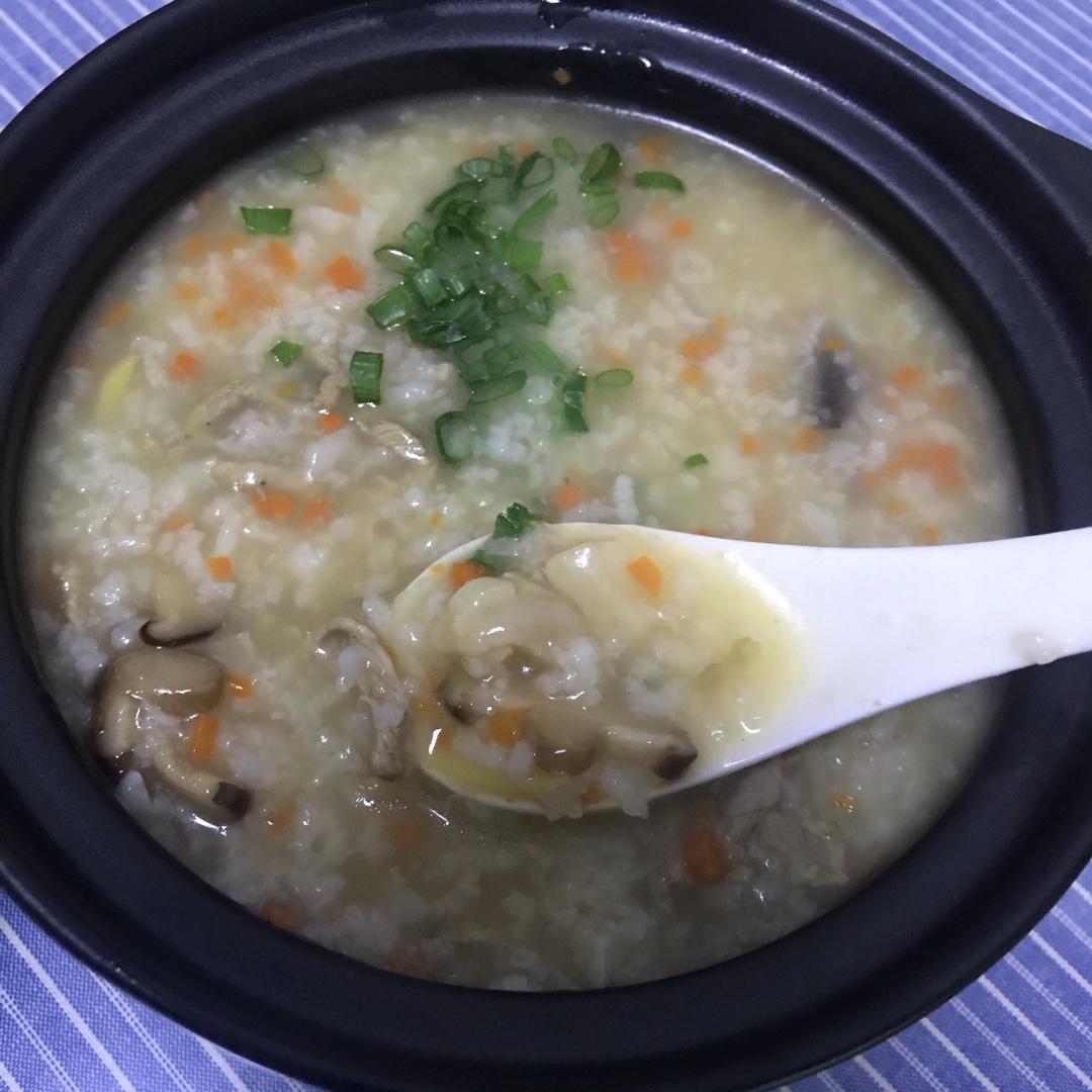 笨手笨脚的小嘎妈妈做的香菇干贝瘦肉粥