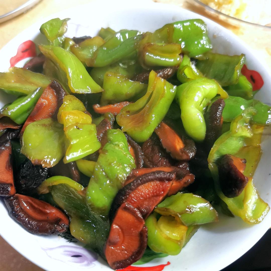 耗油青椒炒香菇