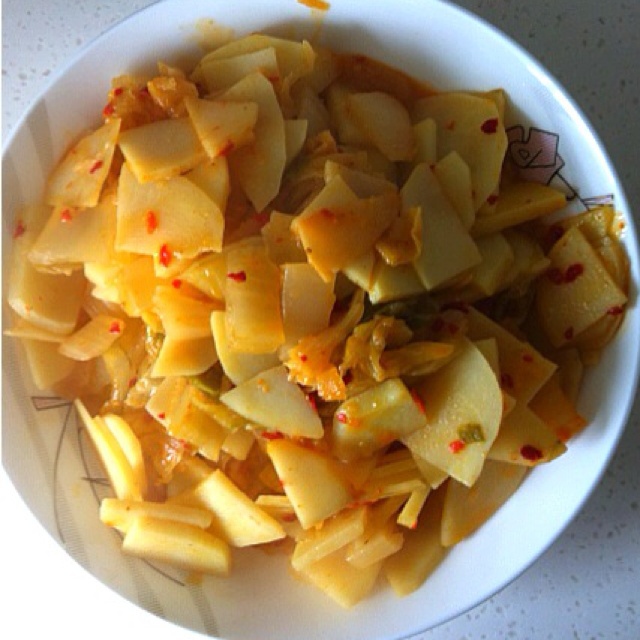 辣白菜炒土豆片