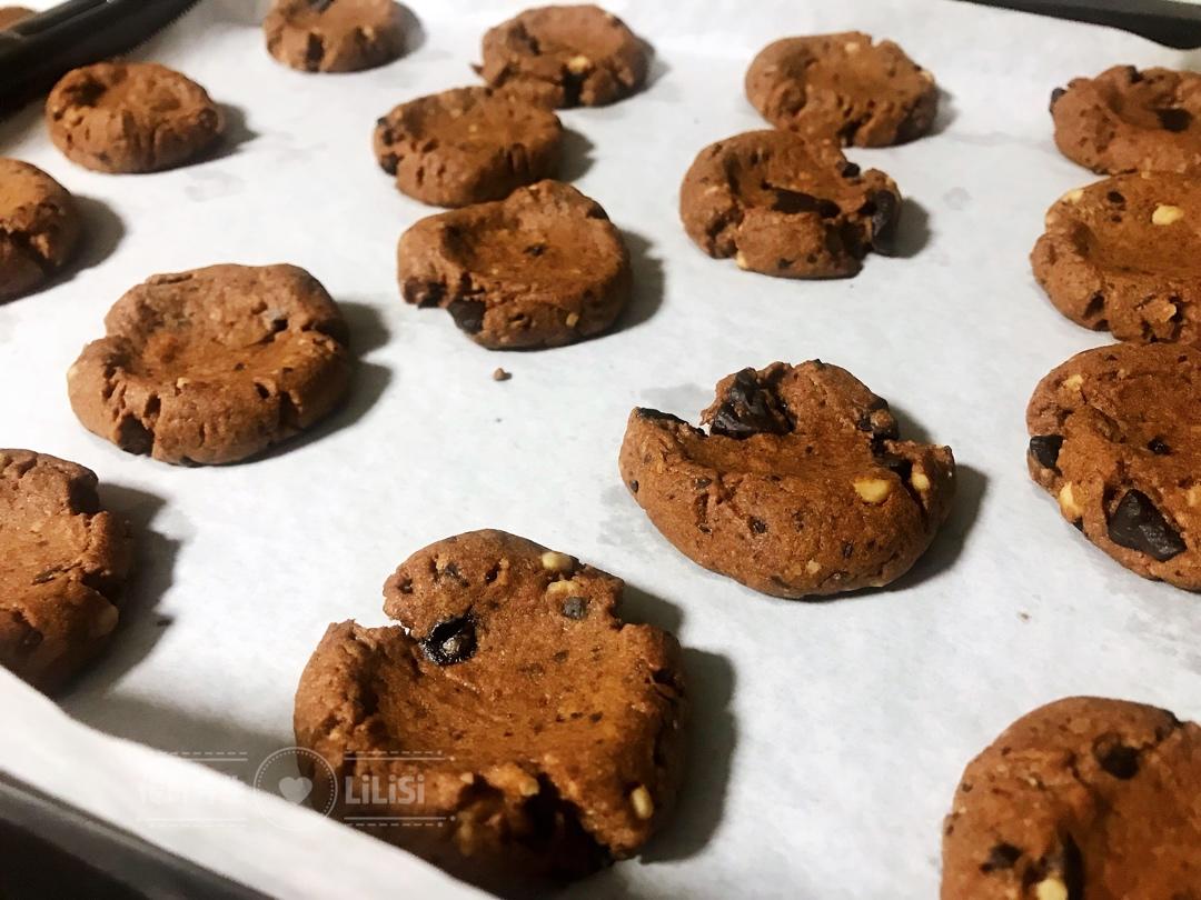 分享一款近期最爱：巧克力核桃曲奇，比趣多多香！