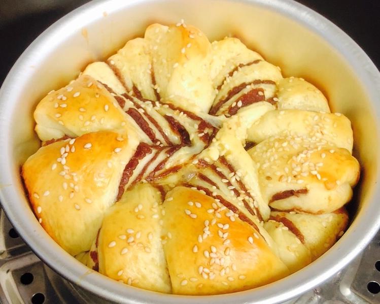 鹅妈妈晶钻锅豆沙花式面包