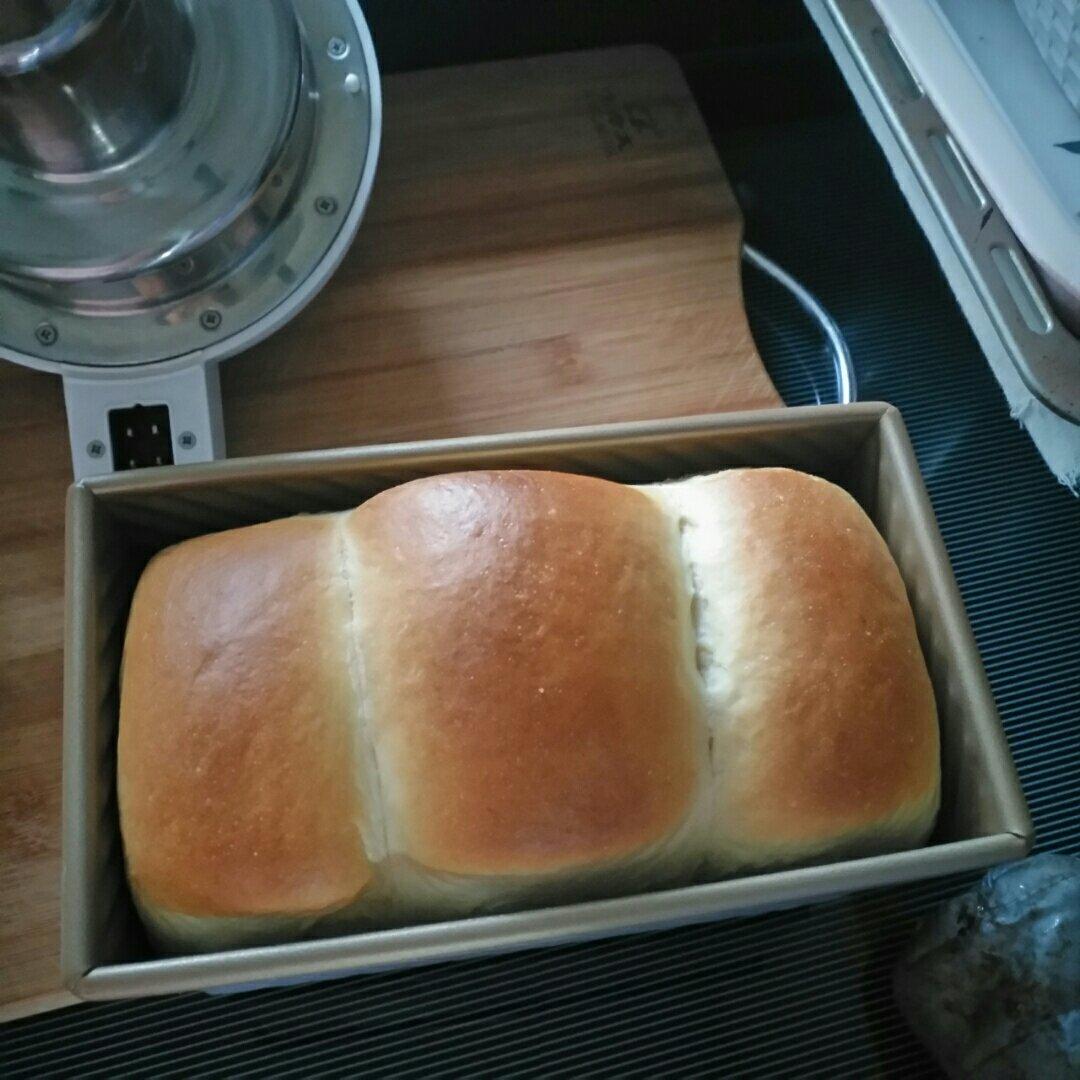 用烤箱自己做面包--手工牛奶吐司面包