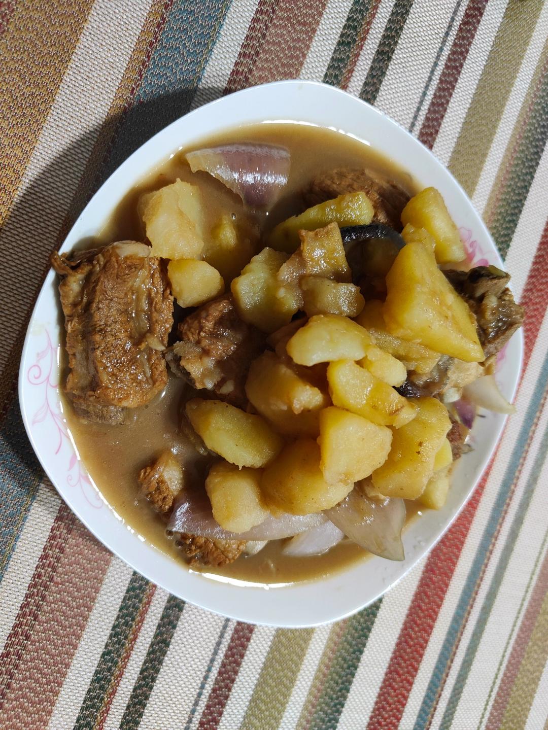 土豆炖排骨
