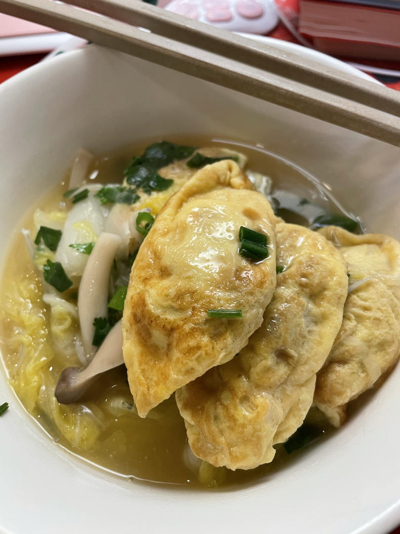 白菜蛋饺煲