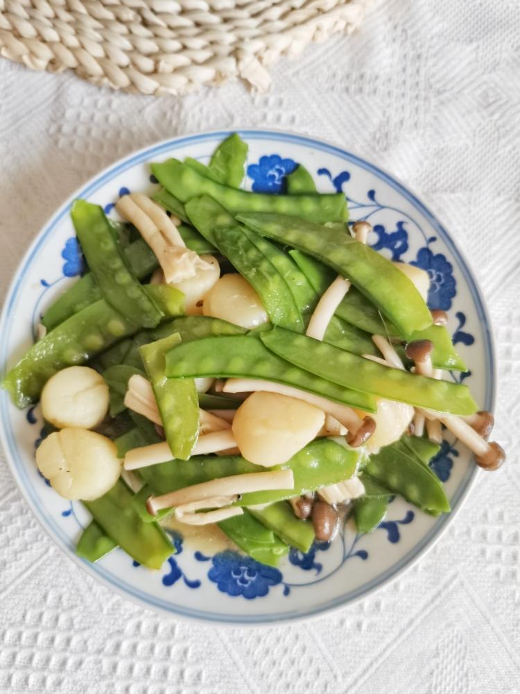 低脂低卡，荷兰豆扇贝柱炒蟹味菇的做法