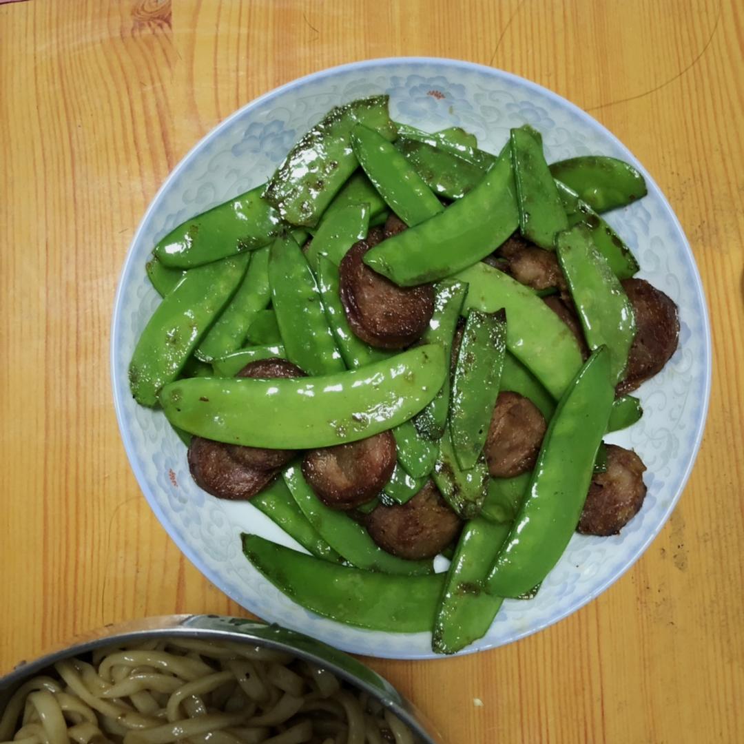 腊肠炒荷兰豆