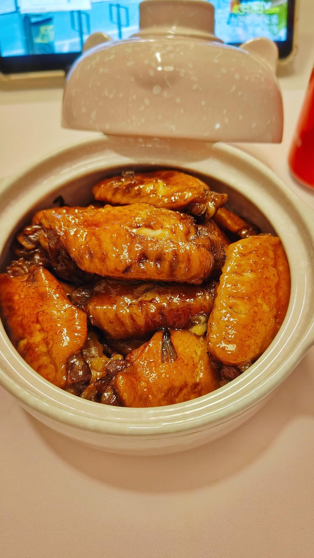 捷赛锅版 可乐鸡翅（2人份）一滴水都不放，就是那么清甜可口，软糯酥香，轻轻一抿，骨肉分离！